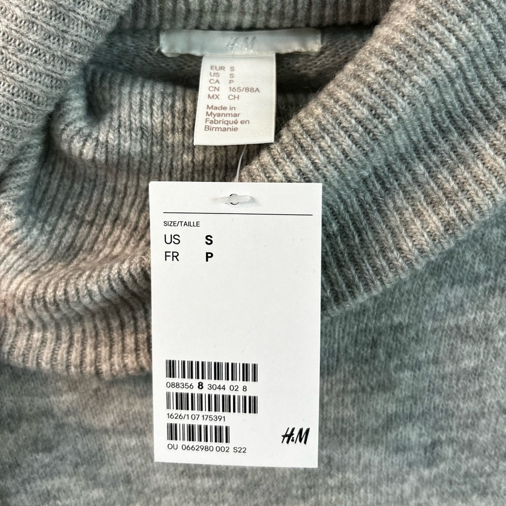 H&M sweater, turtleneck, gray; size Small